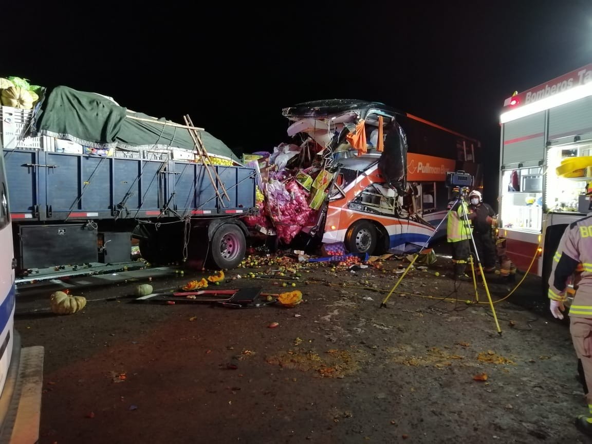 Cinco muertos y 18 heridos deja violenta colisión en la Ruta 5 Norte a la altura de Chañaral