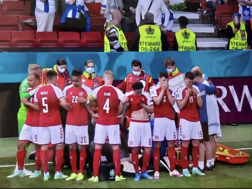 El mundo del fútbol envía mensajes de apoyo a Eriksen tras su desmayo en la cancha