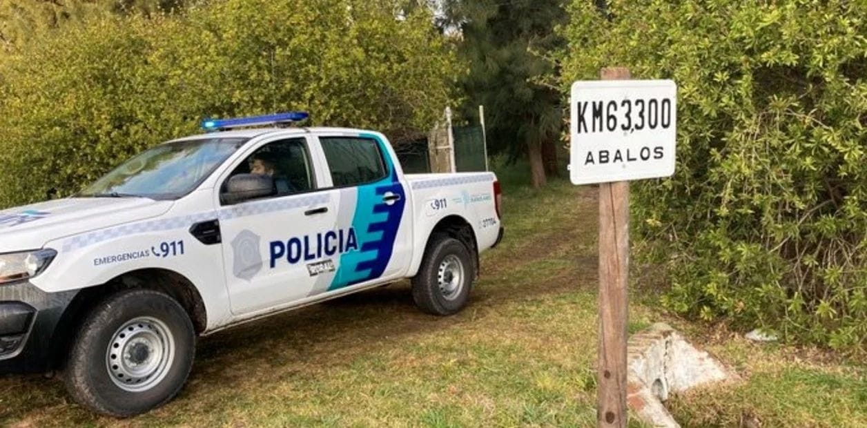 Hombre mató con un hacha y una pesa a ladrones que amarraron a su familia