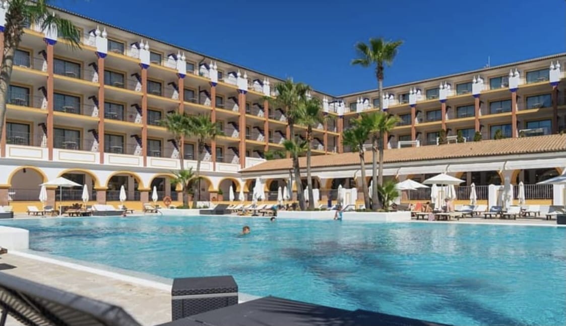 Hotel ofrece millonario monto por hospedarse y publicar contenido en redes sociales