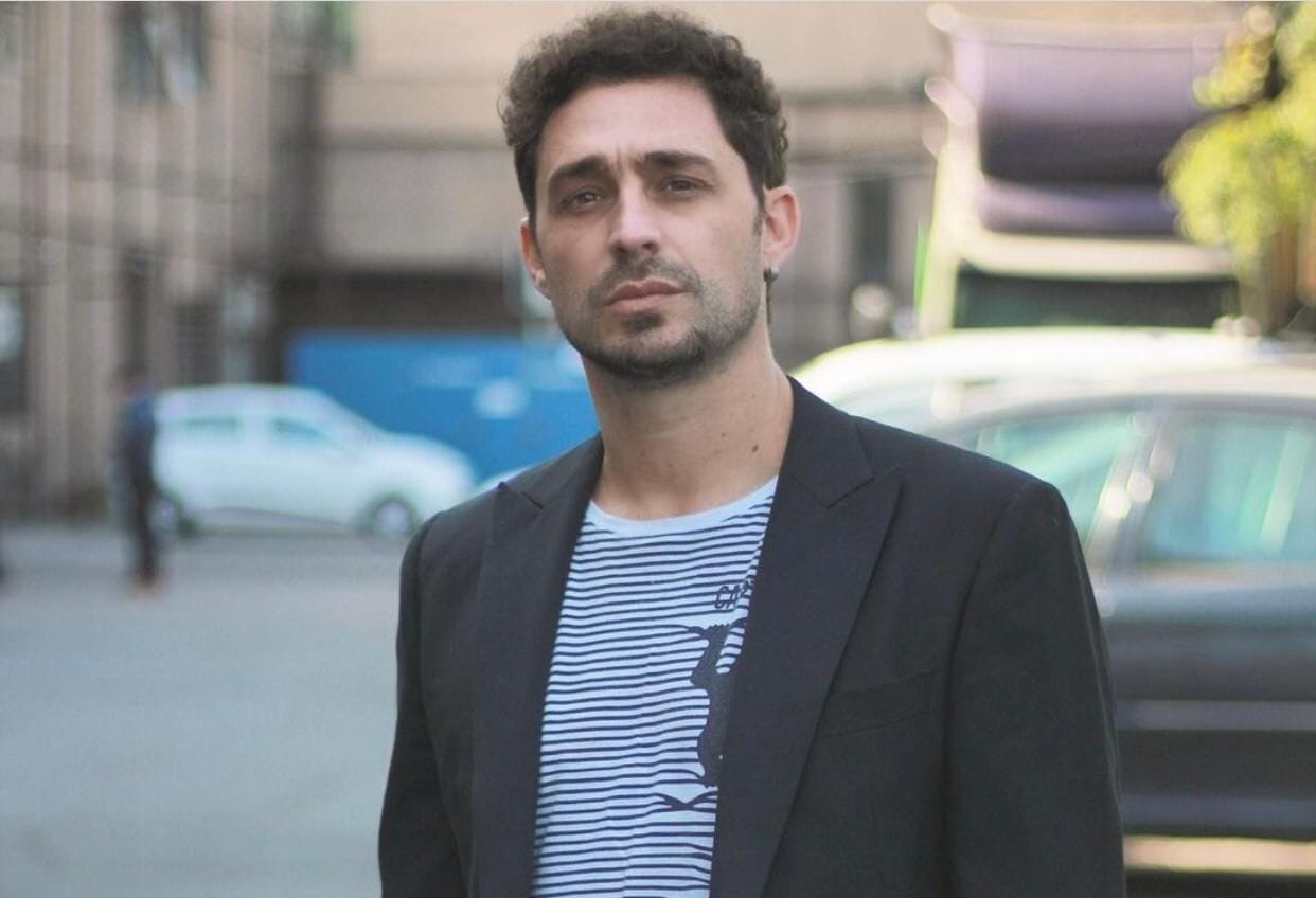 Amenazan y roban vehículo a conocido chico Reality