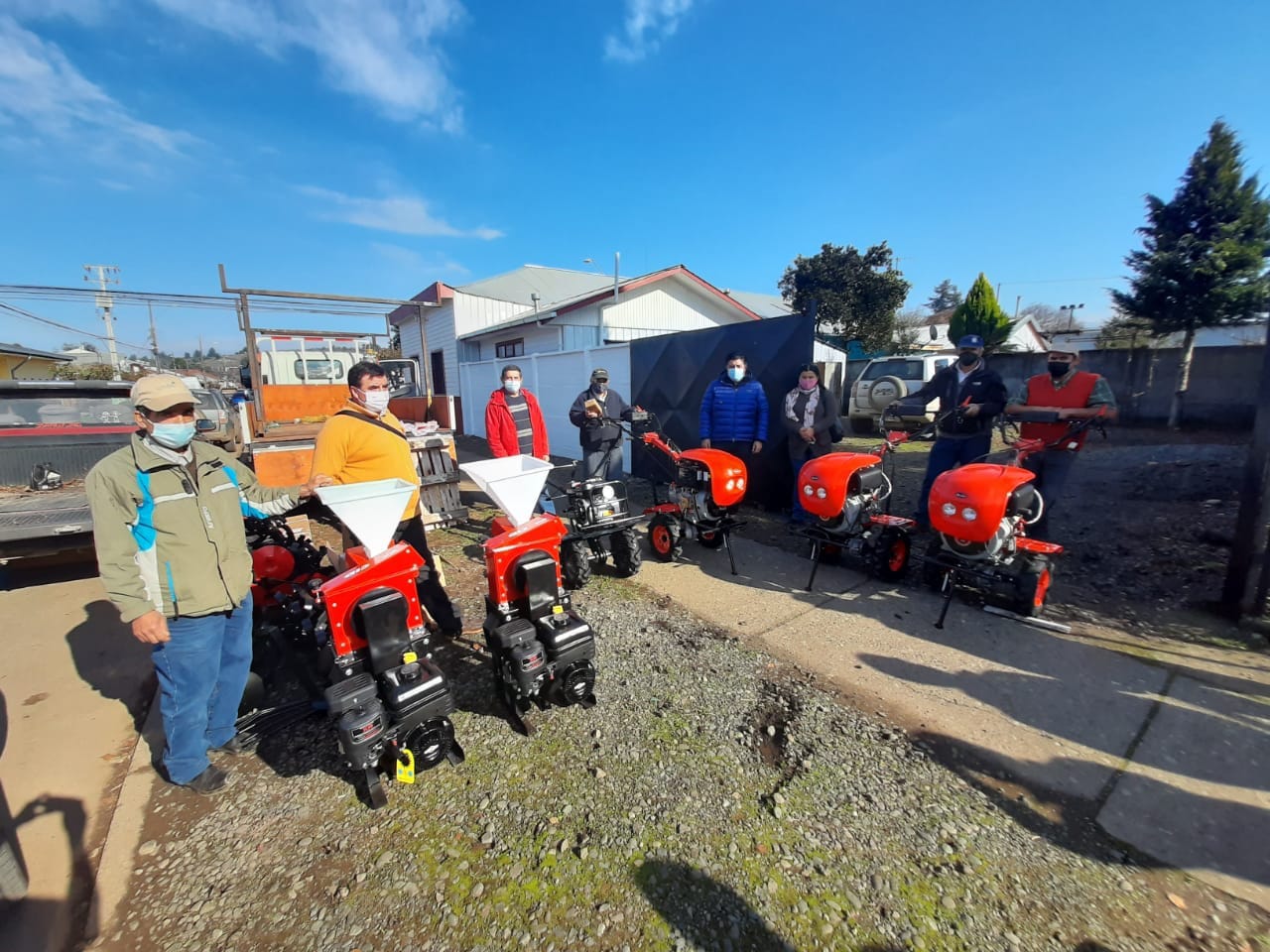 Pequeños productores de Prodesal de Mulchén reciben maquinaria agrícola para mejorar sus sistemas productivos