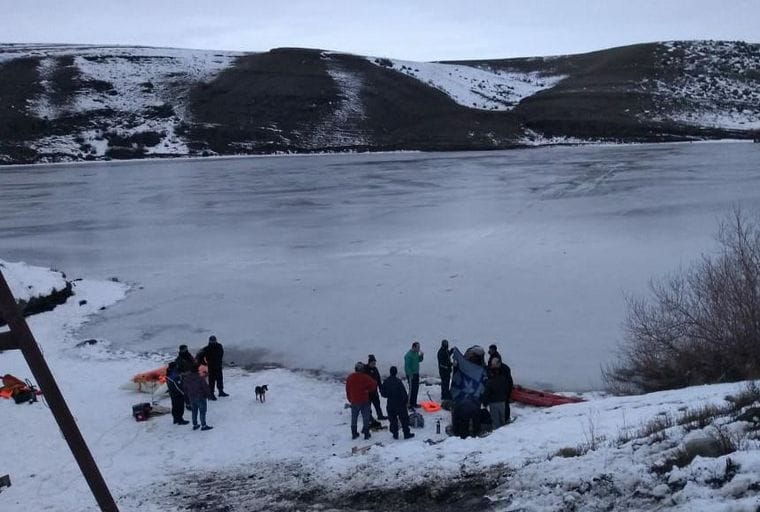 Conmoción en la zona austral: Dos niños fallecieron tras caer a frías aguas cuando se quebró el hielo