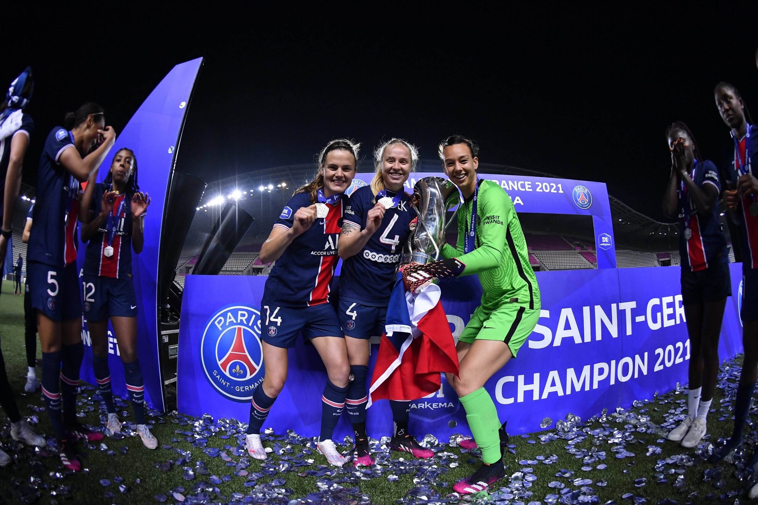 Tiane Endler ganó el título con el PSG y armó un tremendo carrete en el camarín