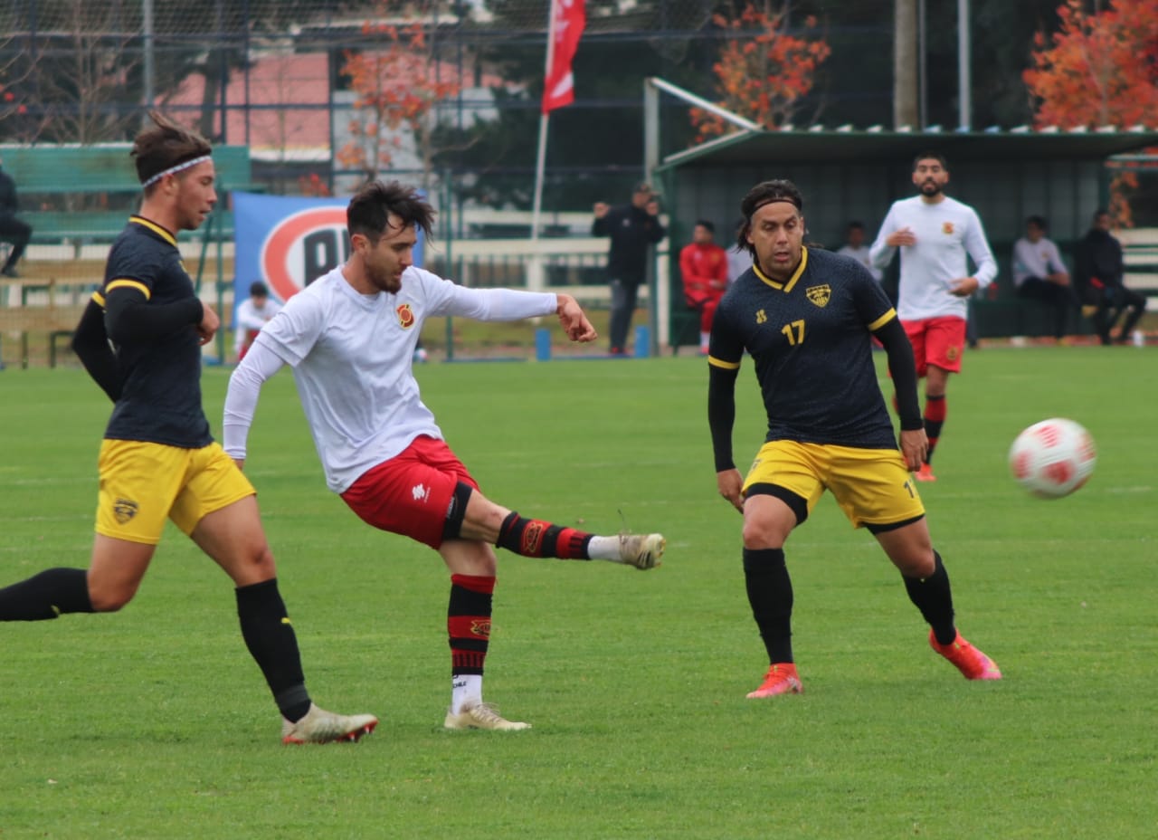 El “Almirante” saltó a la cancha y dio el golpe ante Rangers en amistoso