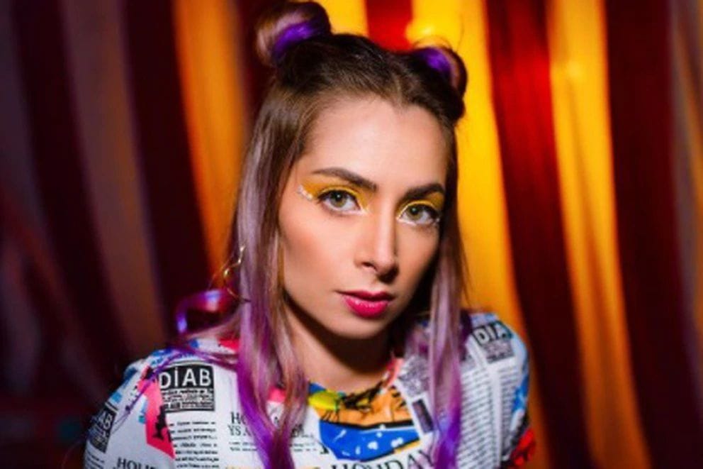 Detienen a conocida Youtuber por pornografía infantil