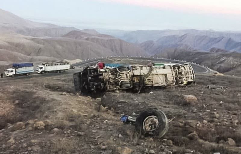 Bus cayó a un precipicio y dejó más de 20 muertos en Perú