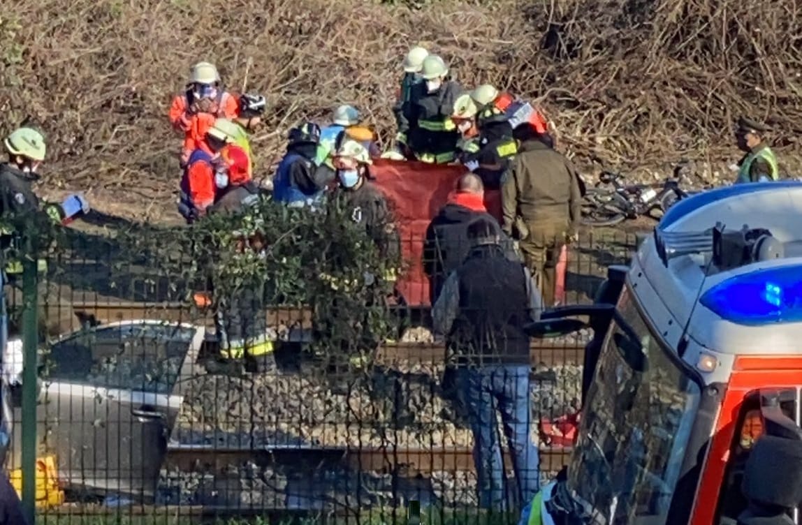Un muerto deja colisión de tren de carga con auto en cruce Lonco de Chiguayante