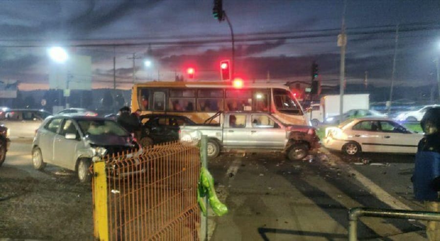 Colisión múltiple involucró cuatro vehículos en la Ruta 160 en San Pedro de la Paz