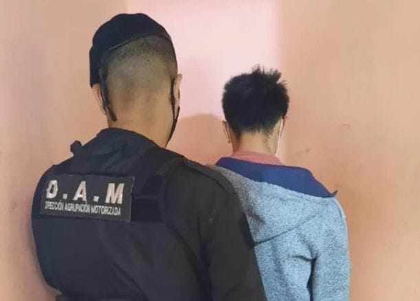 Hombre que estaba preso por apuñalar a vecino salió de la cárcel y lo atropelló