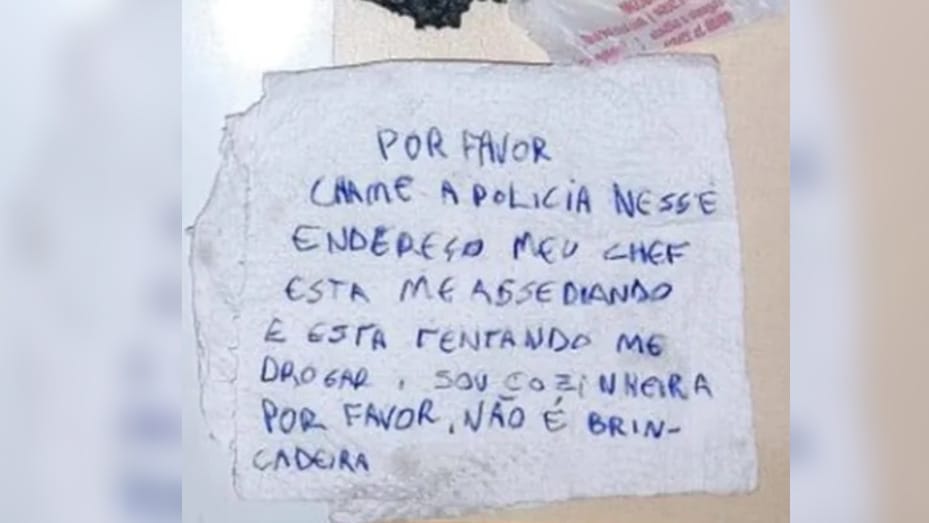 “Mi jefe intenta drogarme”: Cocinera envió mensaje de auxilio a clientes en una servilleta