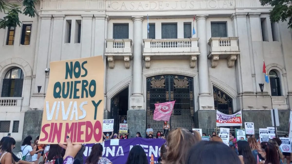 Justicia prohibió usar redes sociales a agresor que creó perfiles falsos para acosar a su ex pareja