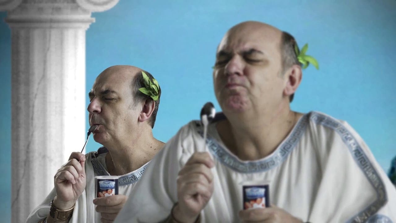 Marca de yogurt eliminó campaña publicitaria y suspende contrato con Luis Gnecco
