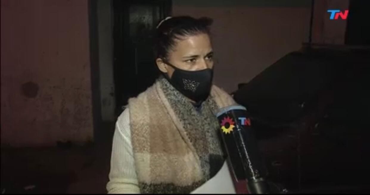 Madre recibió millonaria multa por fiesta clandestina que organizó su hijo