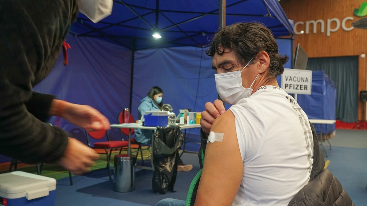 Más de 20 personas recibieron por error tercera dosis de Sinovac