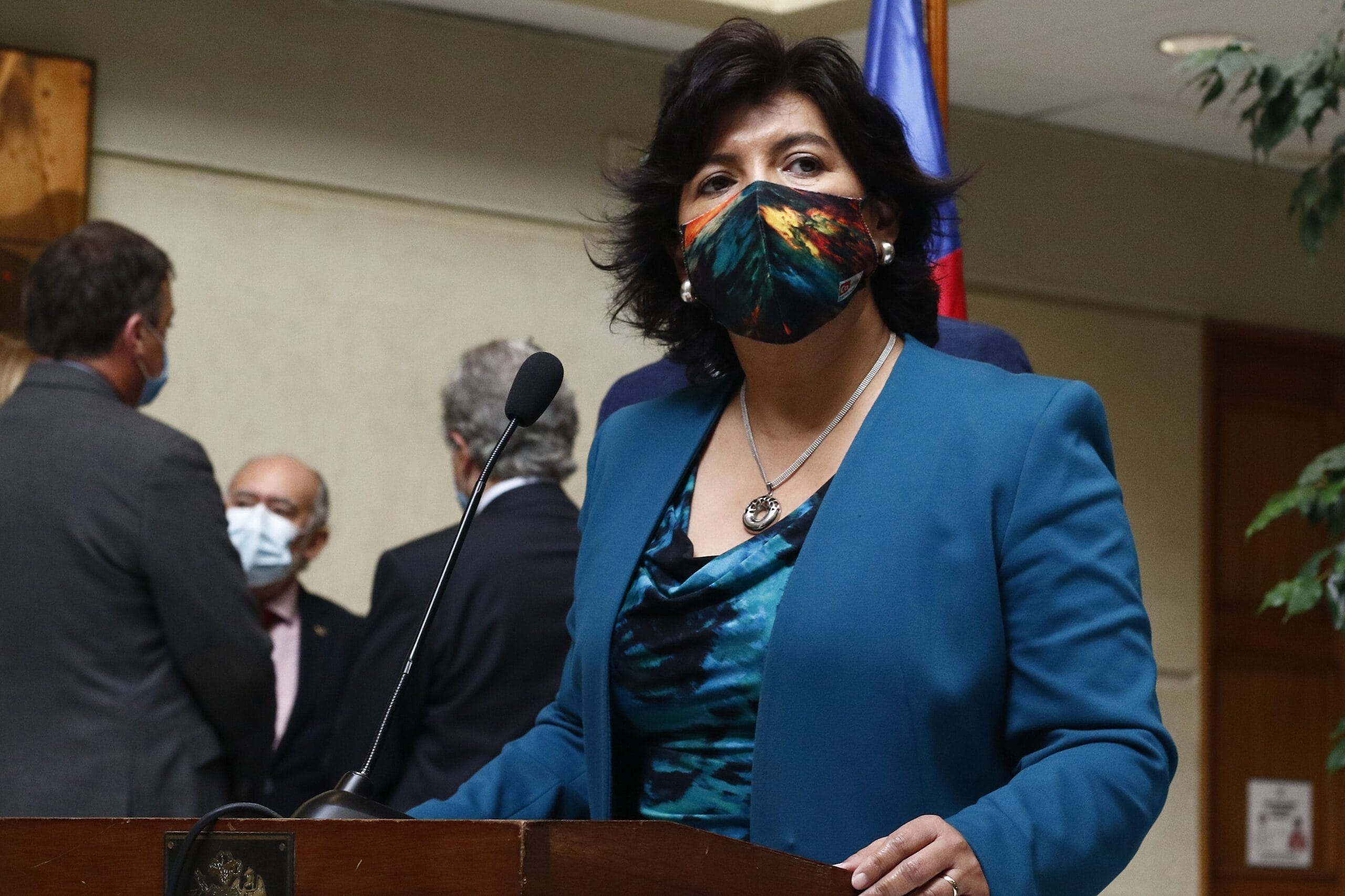 Provoste criticó al Gobierno por ley corta de pensiones