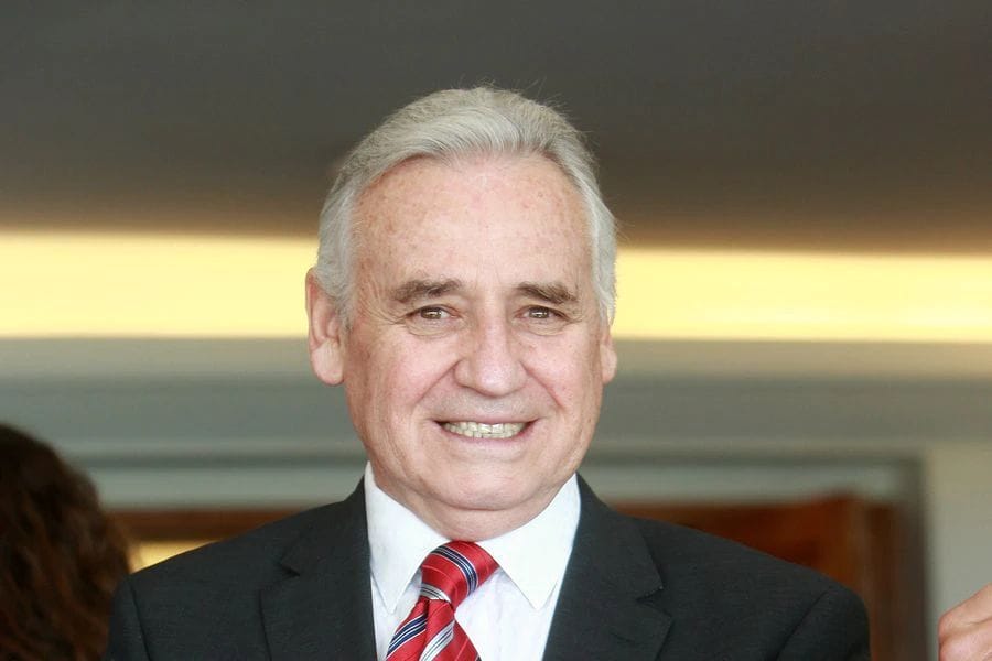 Gobierno denunció al presidente de la Clínica Las Condes tras vacunarse con tercera dosis de Pfizer