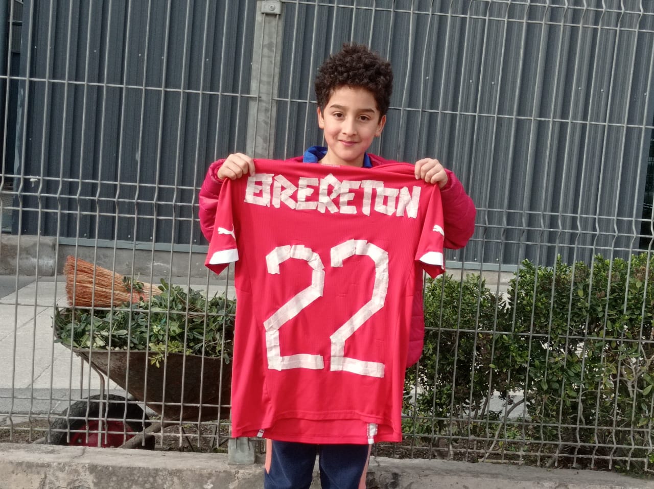 ¡Qué grande eres Brereton! El tierno gesto del “Penquista” con un pequeño hincha de Chile