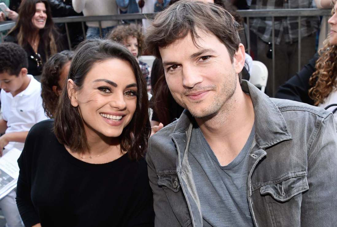 Mila Kunis y Ashton Kutcher revelaron que solo bañan a sus hijos cuando se ven sucios
