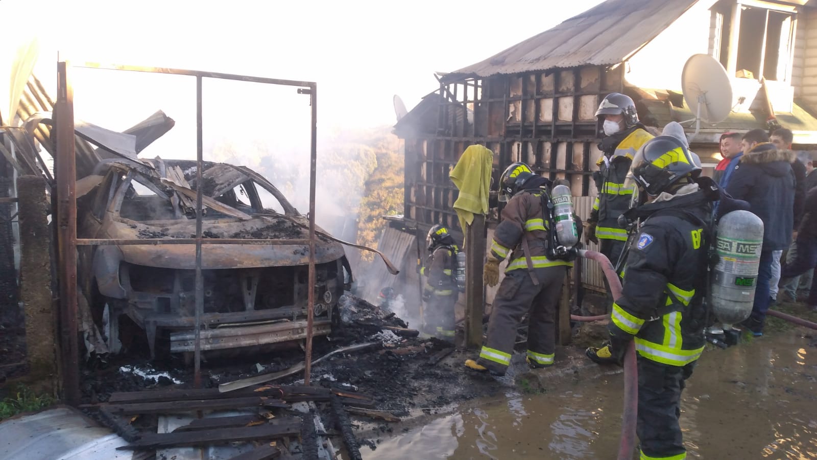 Suben a cuatro las viviendas afectadas por incendio en cerro La Gloria de Talcahuano