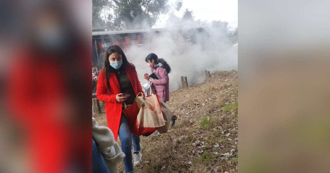 Evacúan a veintena de pasajeros de bus a Santa Juana por principio de incendio en medio de Ruta de la Madera