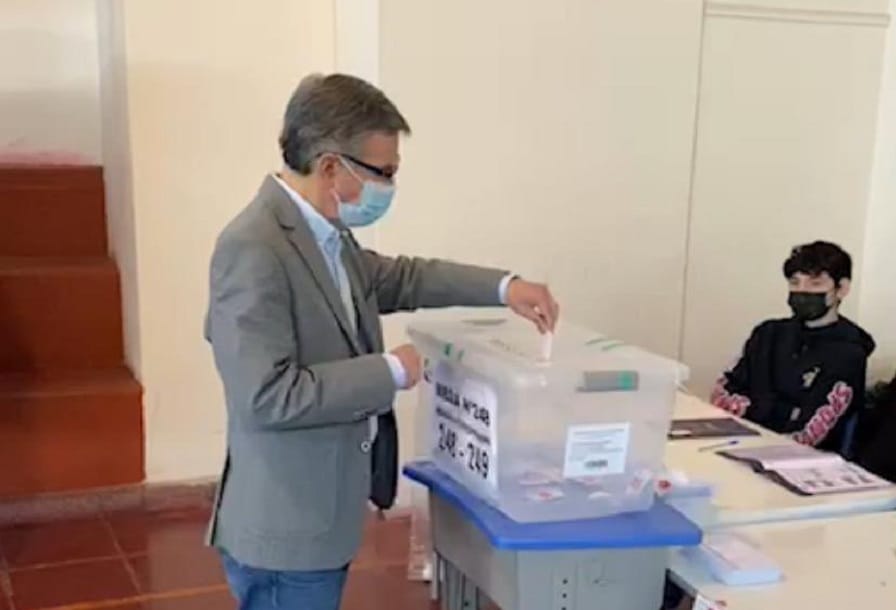 Joaquín Lavín tras emitir su voto: “El verdadero adversario va a ser Daniel Jadue”