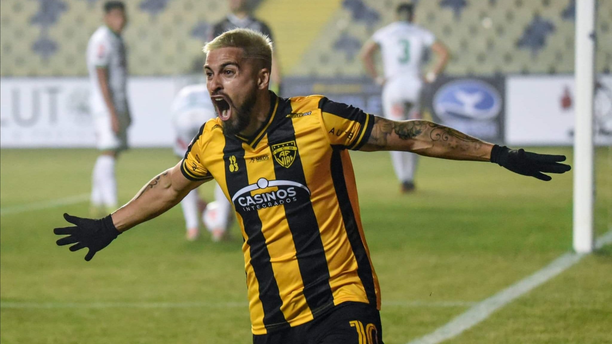 Fernández Vial tendrá que superar a un duro rival para volver a festejar en la Primera B
