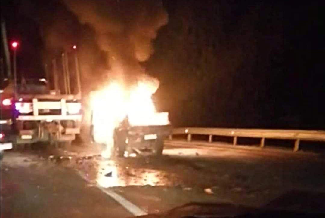 Dos muertos deja colisión de vehículos en Ruta de la Madera
