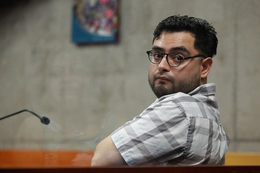 Profesor imputado por daños a torniquete del metro anunció su candidatura al parlamento