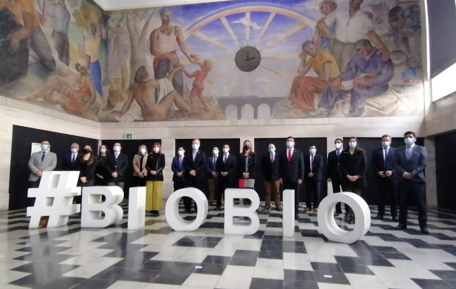 Gabinete regional del Biobío sesionó en quincho de Carabineros: Hubo alcohol y se requisaron teléfonos a la entrada