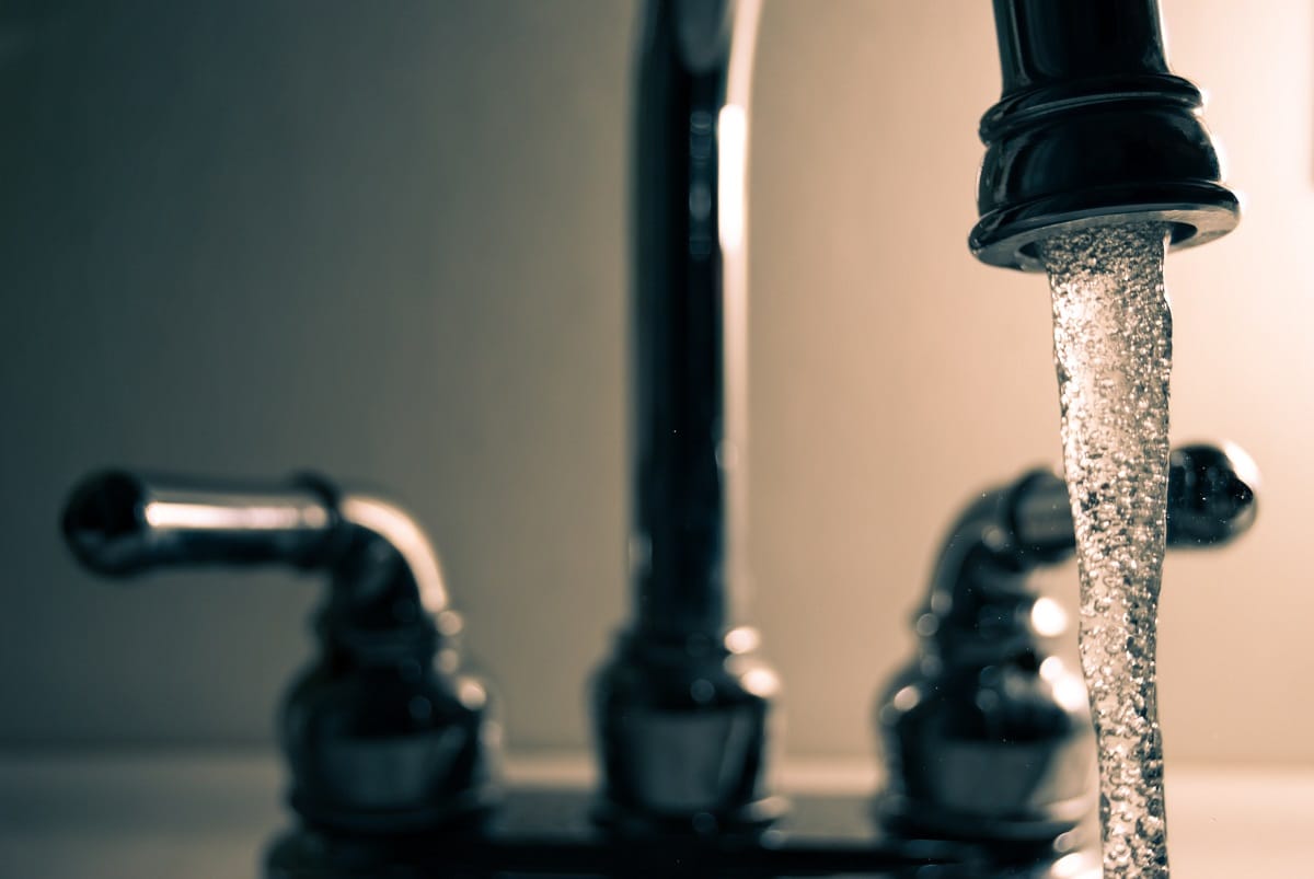 Rotura de matriz mantiene extenso corte de agua potable en Concepción