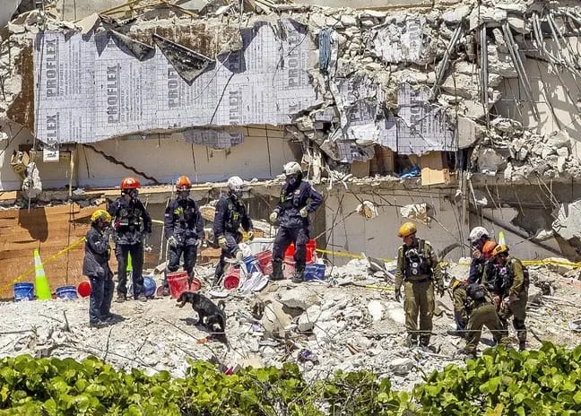 Bombero de Miami encuentra a su propia hija en los restos de edificio derrumbado