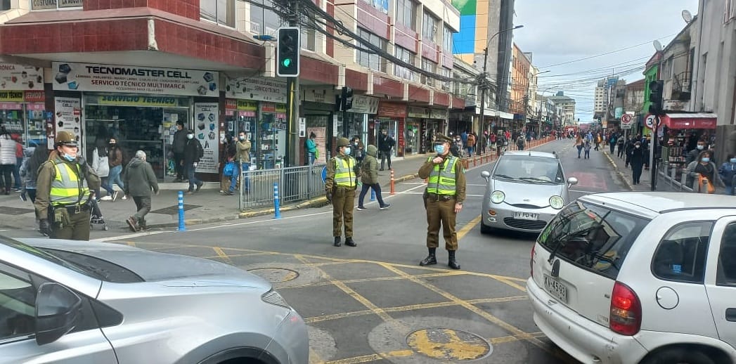 Presencia de gases obligó evacuar céntricas galerías en Concepción: Carabineros suspendió el tránsito