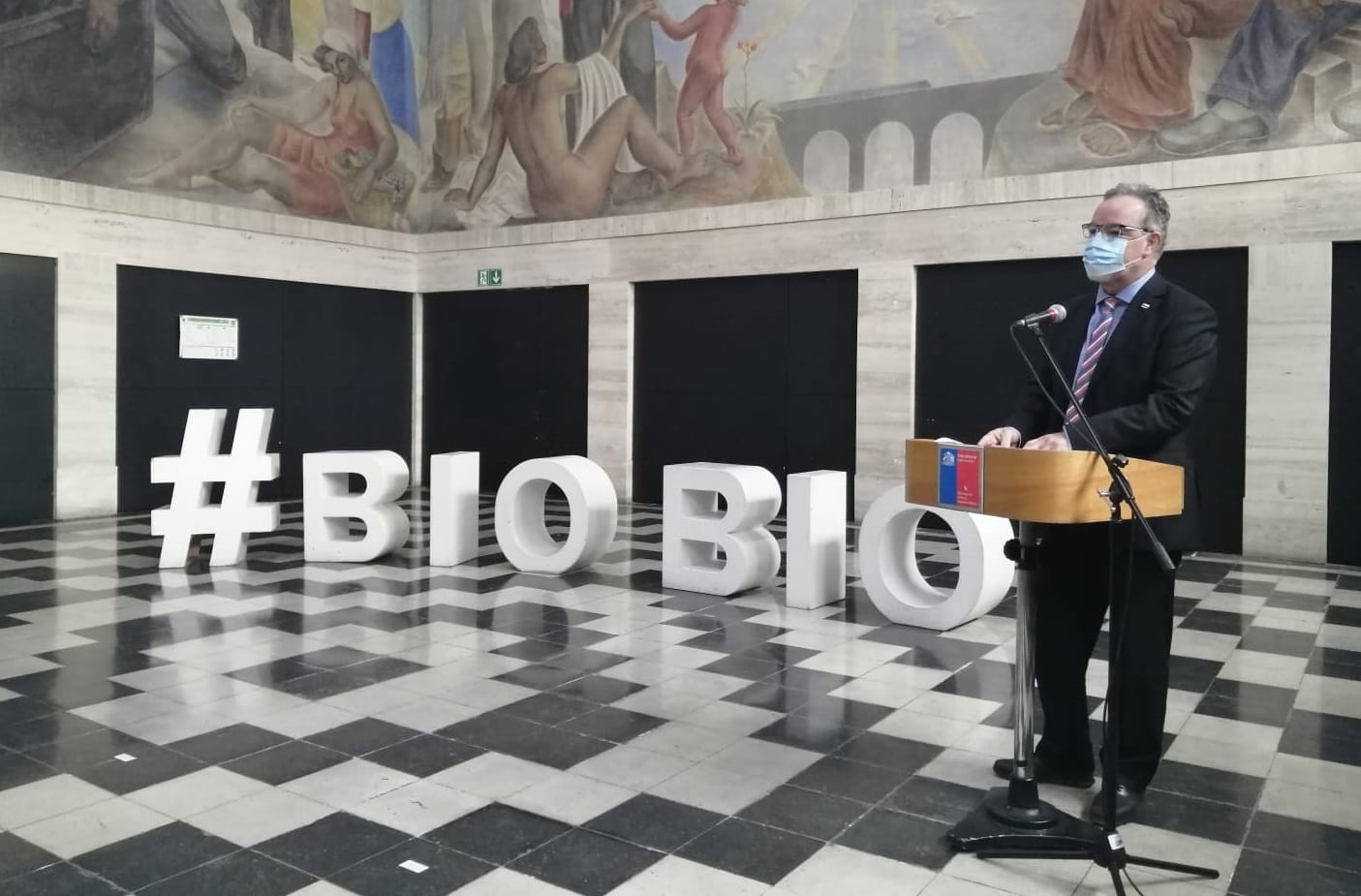 El último Intendente del Biobío: Patricio Kuhn reconoció trayectoria de sus funcionarios