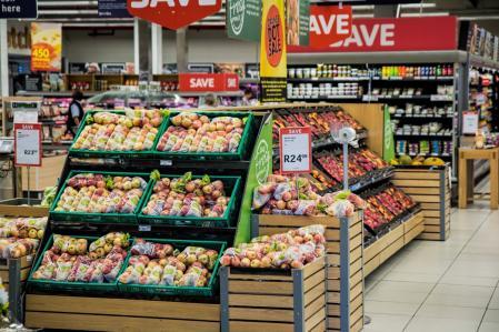 ¡Por distraído! Cliente se quedó encerrado y a oscuras en un supermercado