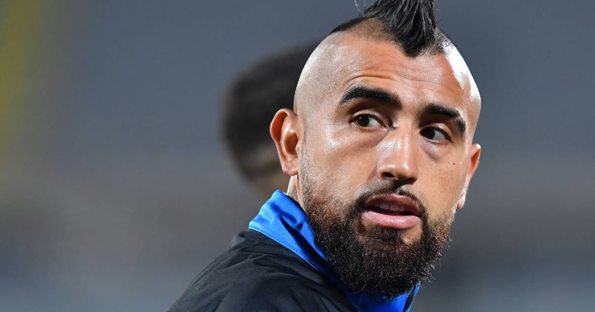 Arturo Vidal se querelló contra uno de sus familiares: Apuntó a administración desleal