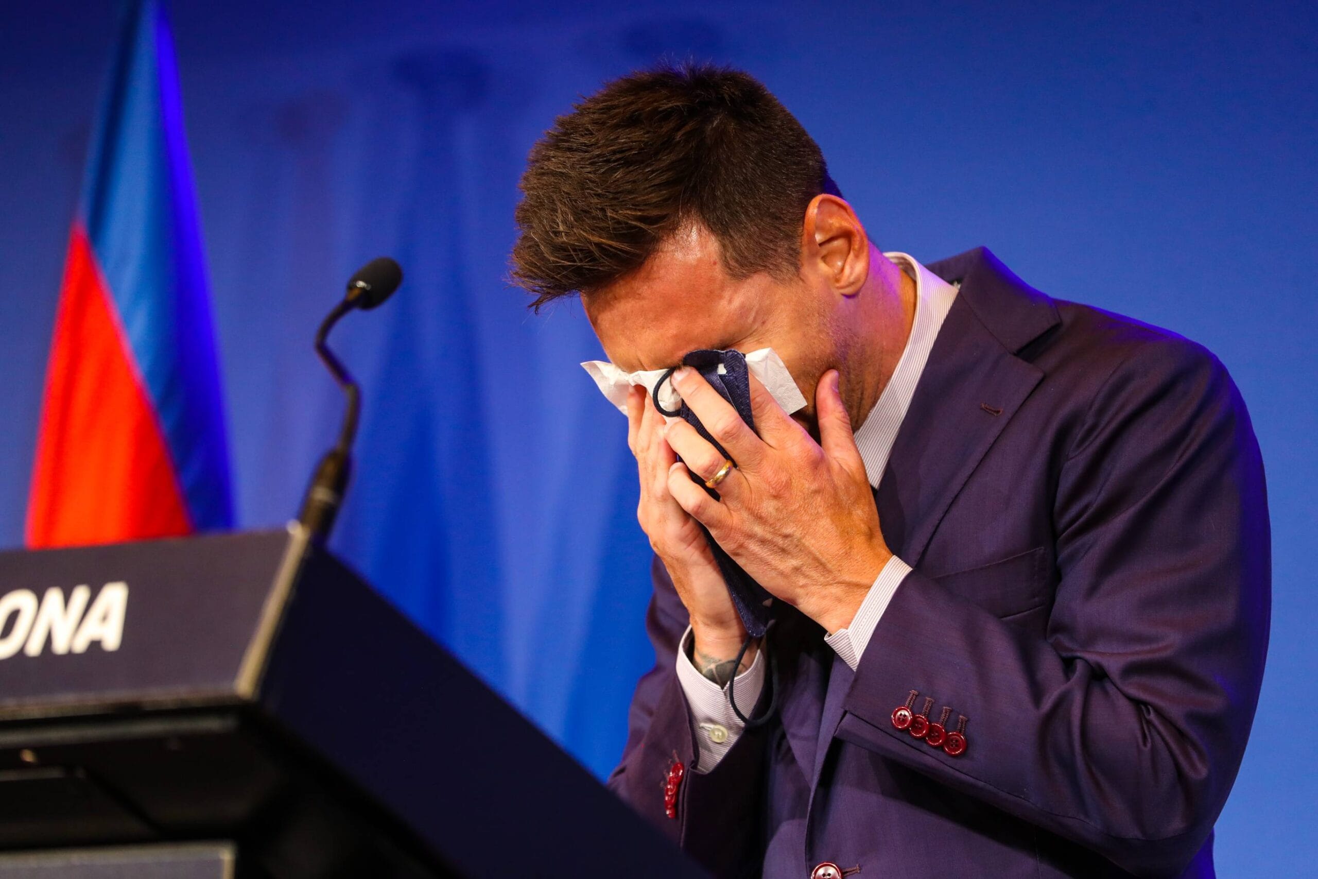 El desgarrador llanto de Lio Messi en su despedida del Barcelona