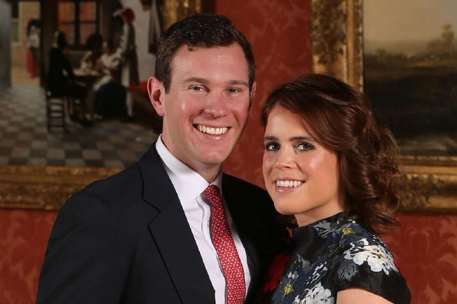 Captan a esposo de Eugenia de York en un yate junto a tres modelos