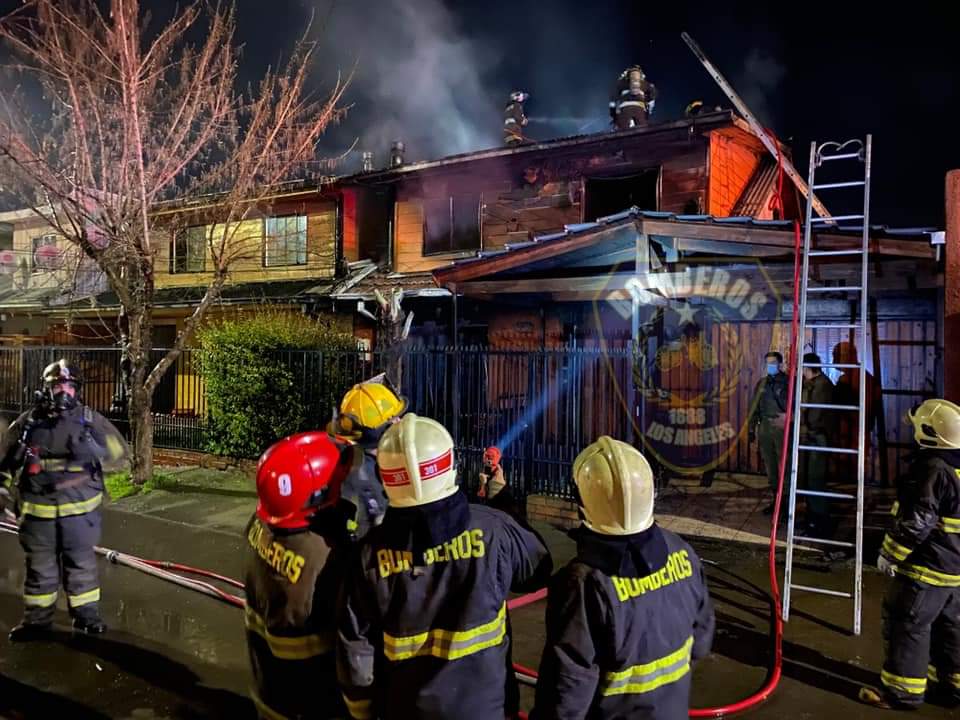 PDI investiga la muerte de una persona tras un incendio en Los Ángeles