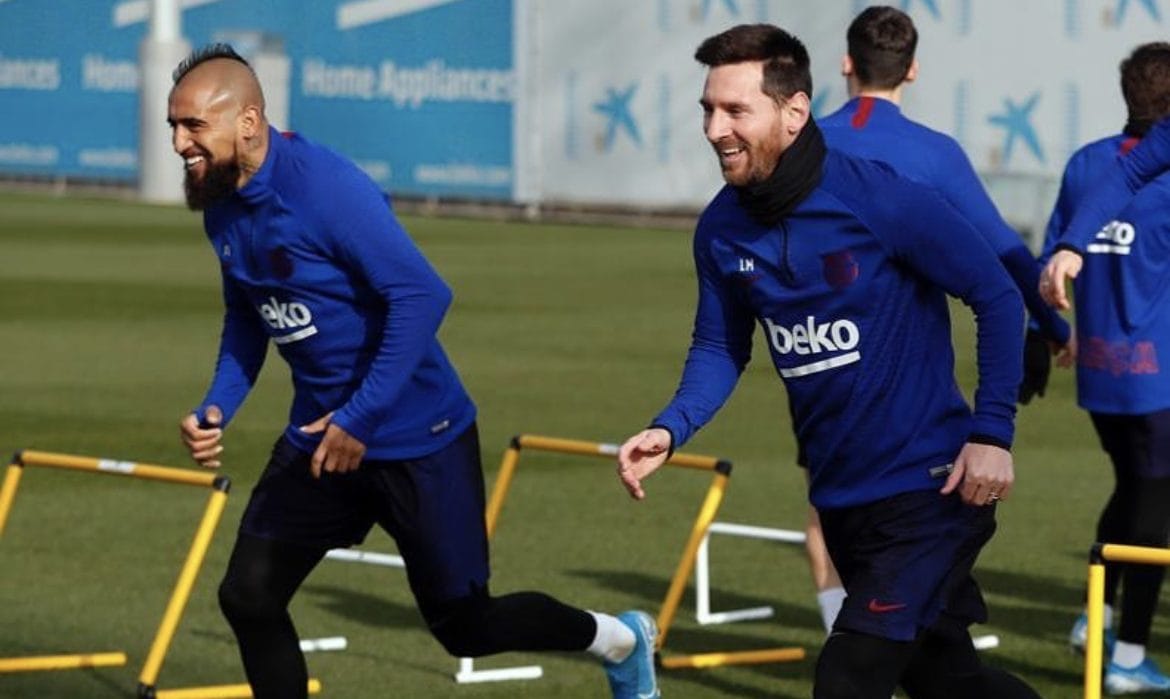 La seductora invitación de Arturo Vidal a su “compadre” Lio Messi