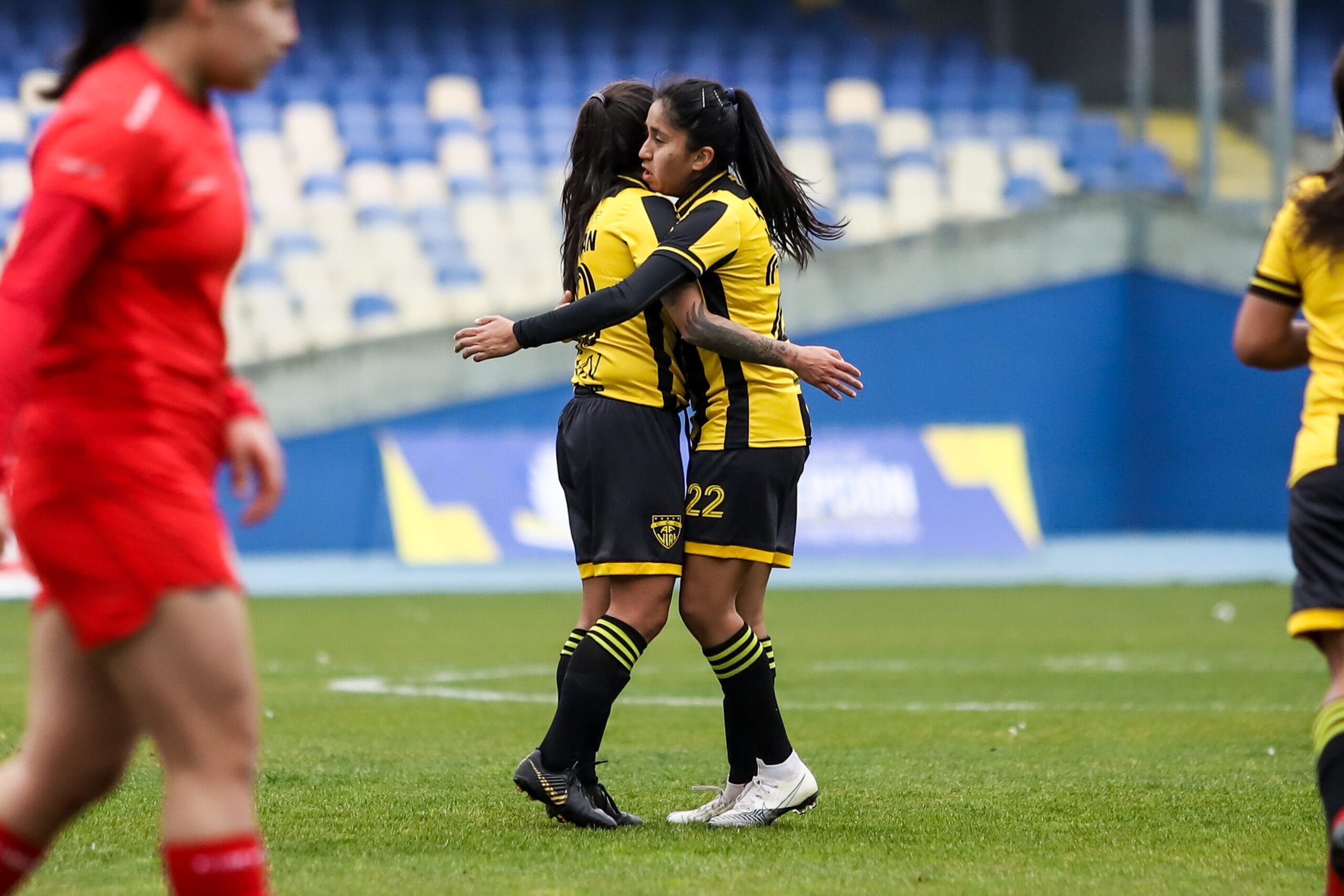 La alegría de Fernández Vial tras su victoria en el fútbol femenino: “No dependemos de nadie”