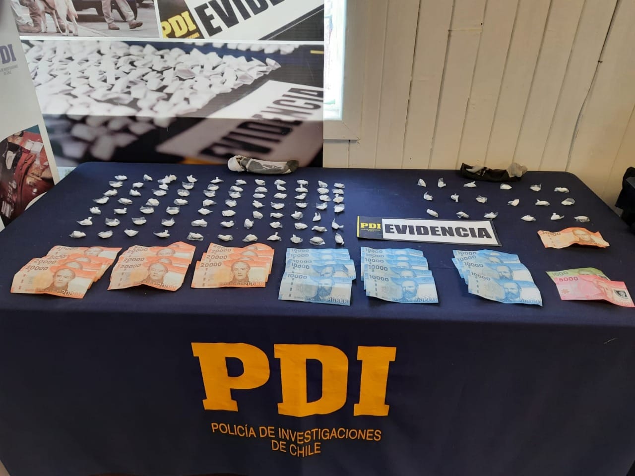 Detienen a dos personas por venta de droga en Cabrero