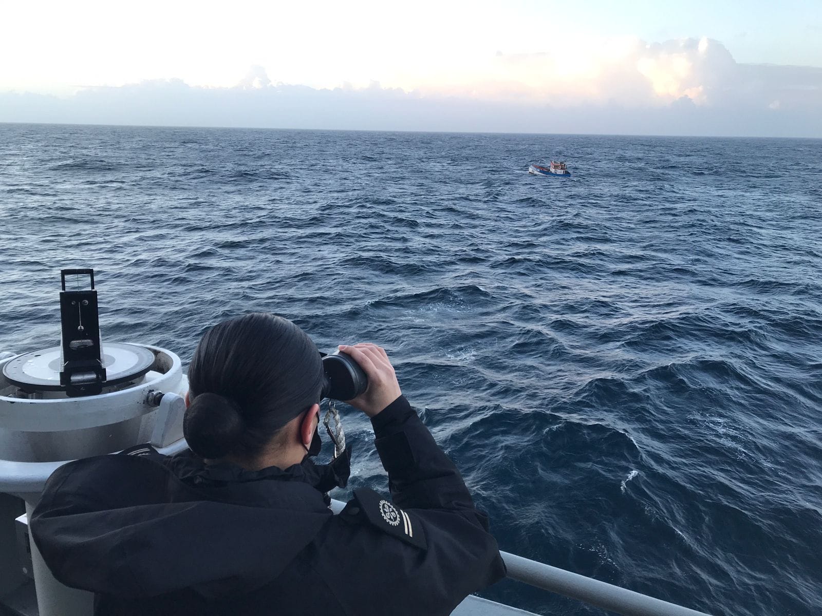 El milagro de Corral: Armada reveló fotos del hallazgo de pescadores de Lebu que estaban a la deriva
