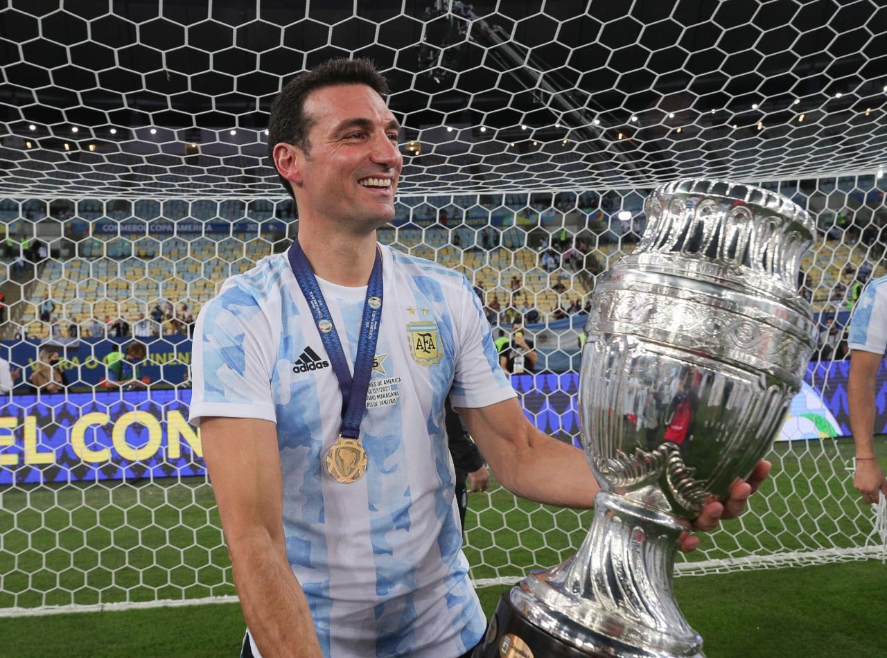 Argentina se quedó sin técnico a horas del duelo ante Chile