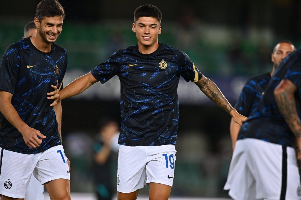 El “Tucu” Correa le colocó presión a Sánchez en la victoria del Inter en la Serie A