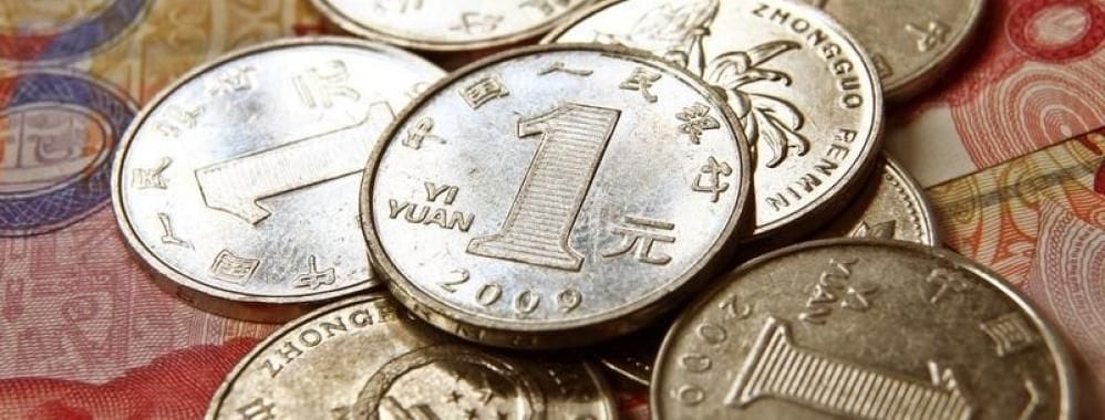Sujeto pagó un millonario auto con monedas y los empleados las contaron en 3 horas
