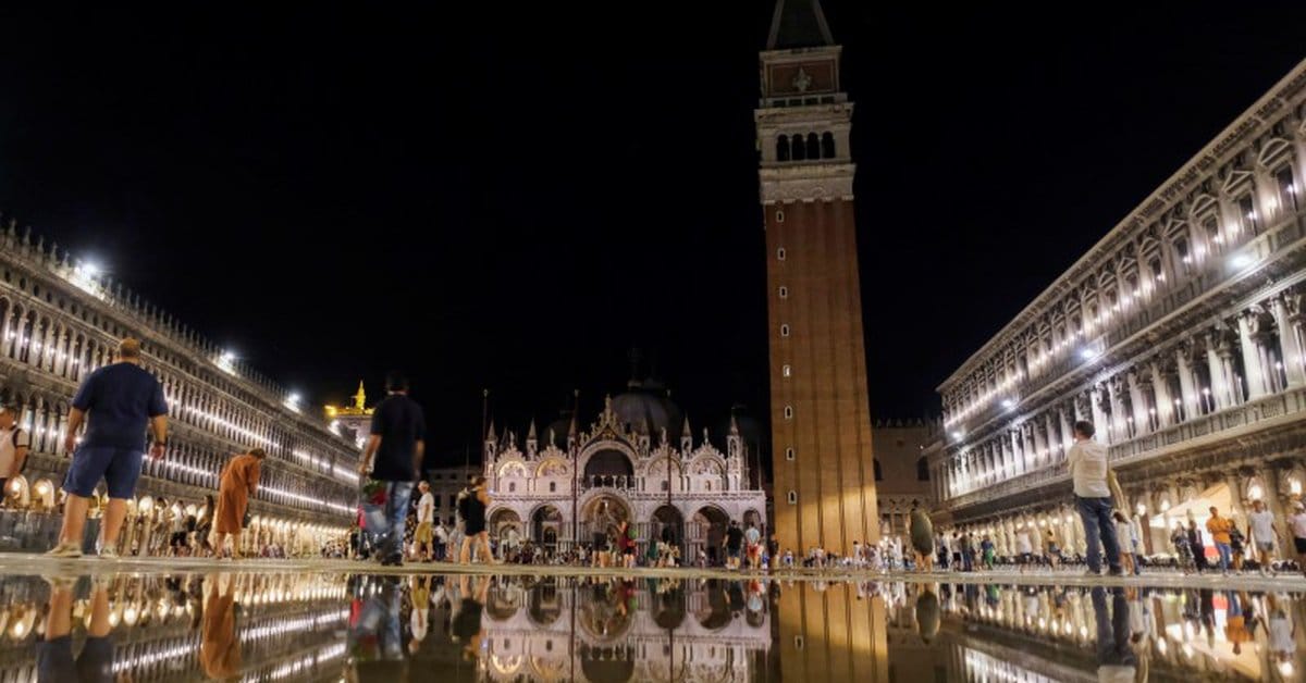 Fenómeno climatológico inundó la plaza de Venecia en pleno verano