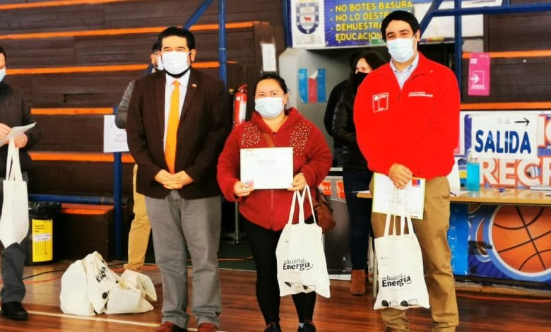 200 Familias de Los Ángeles recibieron kits de eficiencia energética para economizar en la cuenta de luz