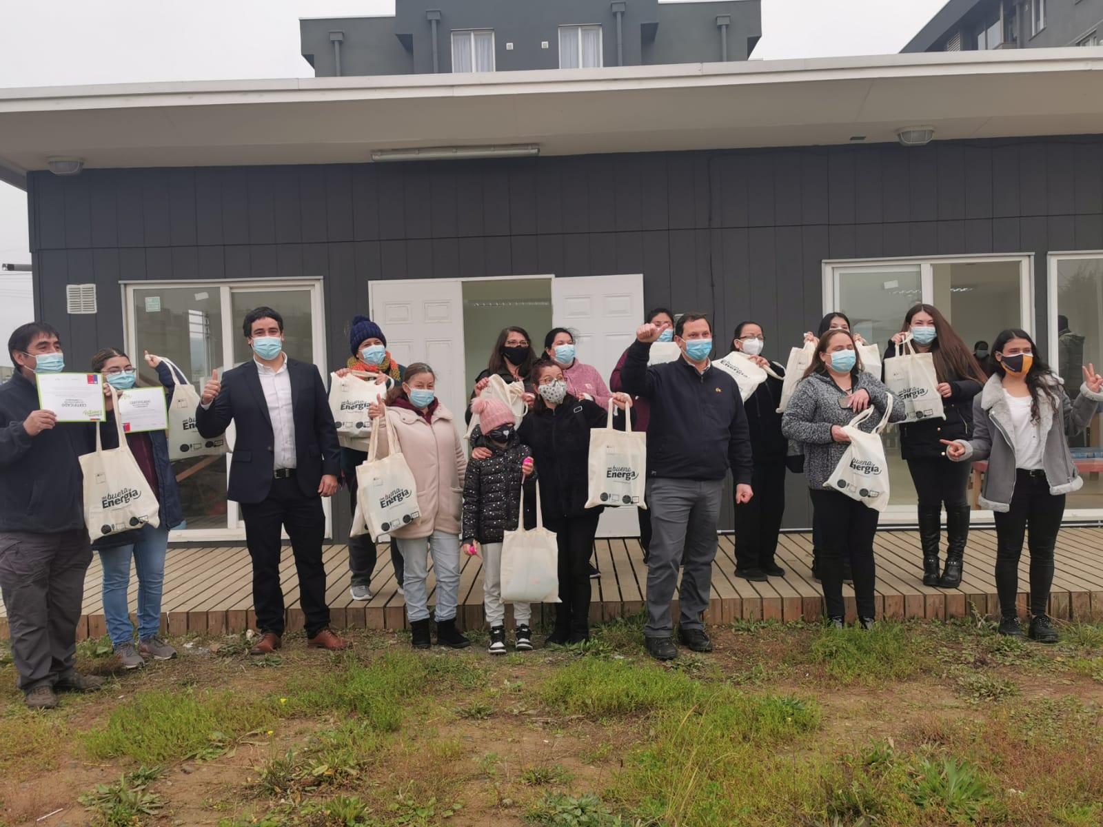 Familias de Concepción recibieron kits de eficiencia energética para economizar en la cuenta de luz