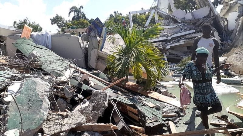 Más de 300 muertos deja terremoto en Haití
